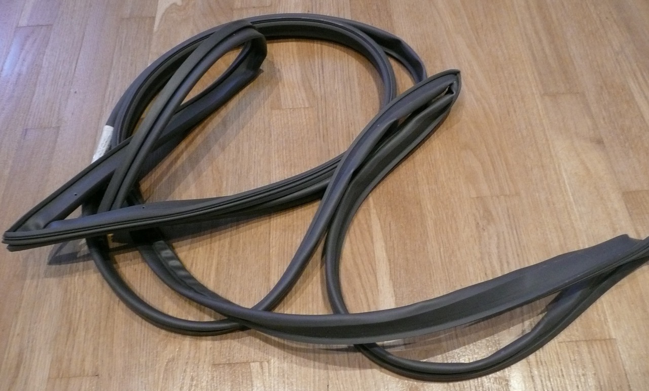 картинка Уплотнитель двери DESMON CM-7 от магазина Одежда+