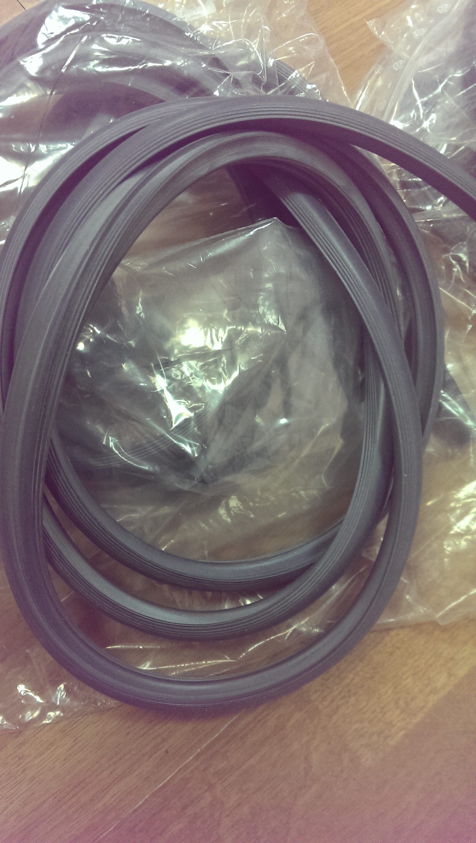 картинка Уплотнительная резина дверная холодильного шкафа Desmon СМ-7 (1600х670мм) от магазина Одежда+